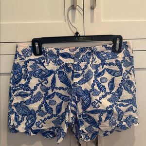 Lilly Pulitzer Blue and White Shells Buttercup Shorts with scalloped hem. Size 0